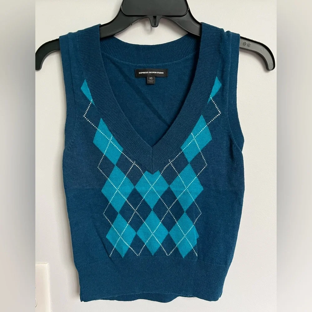 Express Design Studio sweater vest - Picture 1 of 3